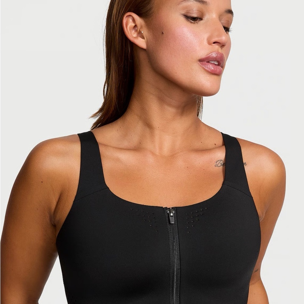 Victoria's Secret featherweight max front close strappy back sports bra